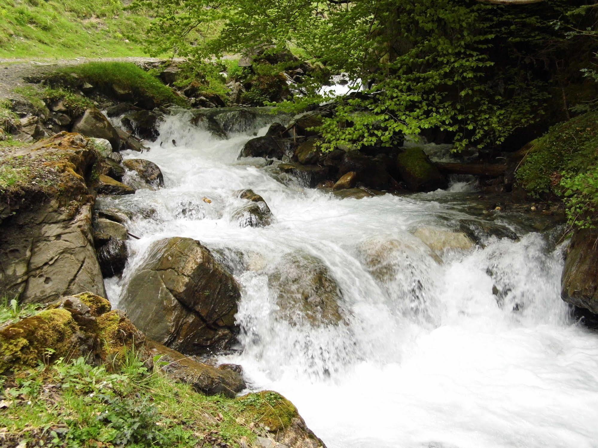 Gite Auberge Les Cascades La Mongie Exterior foto